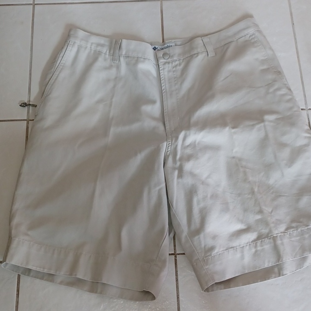 Columbia 38 x 10” cotton canvas ROC shorts NWT stone camp fish hike